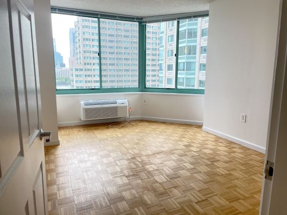 30 River Court LeaseBreak com